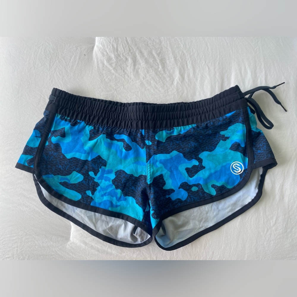 Scales camo board shorts XS